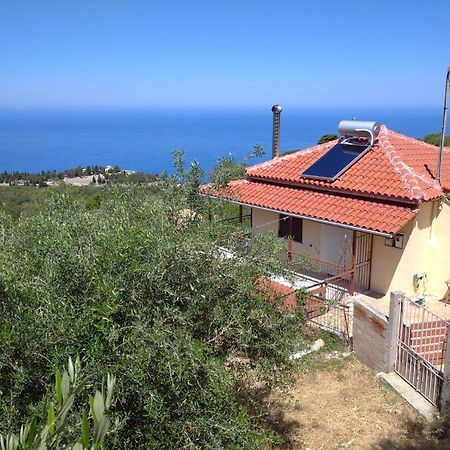 Traditional House With View Drymon Exterior photo