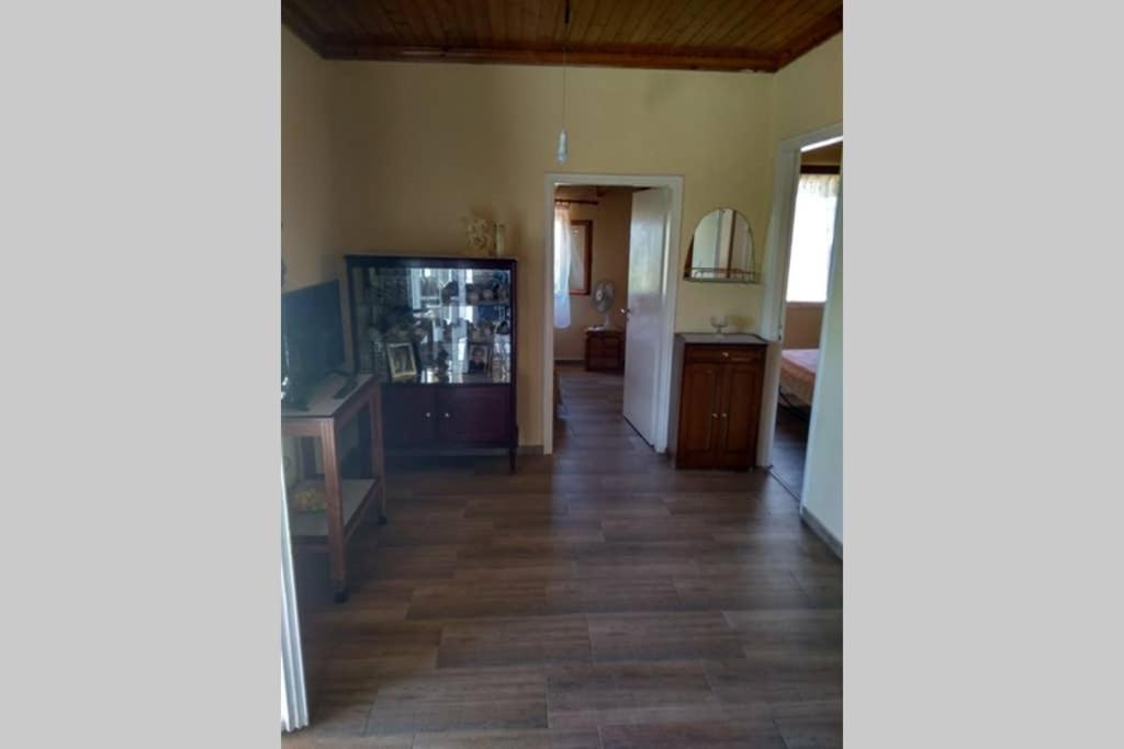 Traditional House With View Drymon Exterior photo