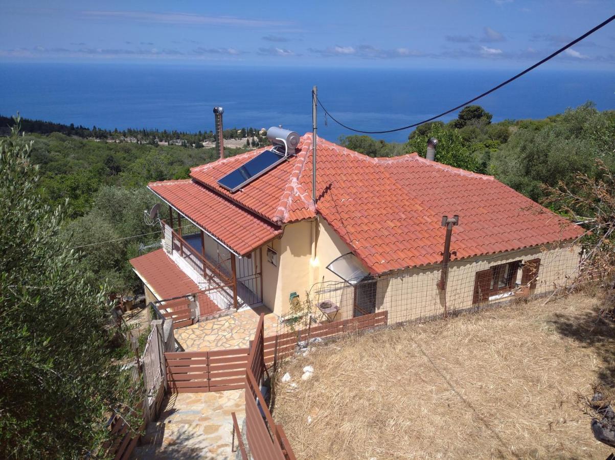 Traditional House With View Drymon Exterior photo