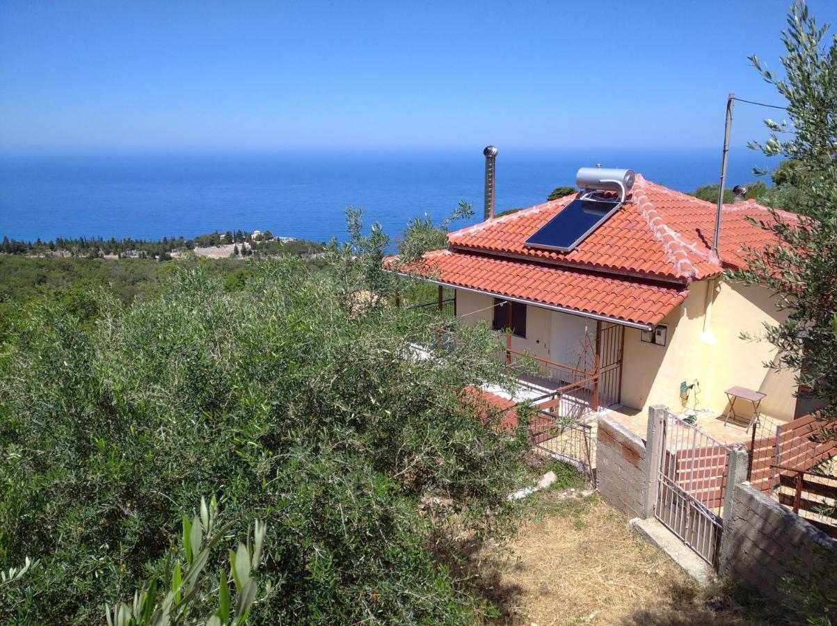 Traditional House With View Drymon Exterior photo